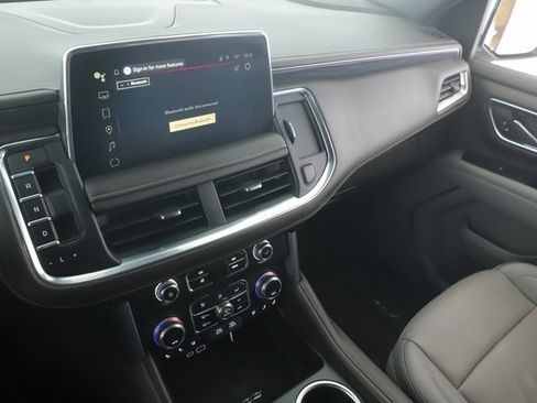 Used 2024 GMC Yukon SLT w/ SLT Luxury Package image 27