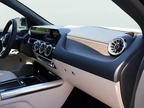 New 2026 Mercedes-Benz GLA 250 4MATIC image 9