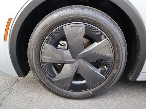 Certified 2025 Toyota Prius LE image 32