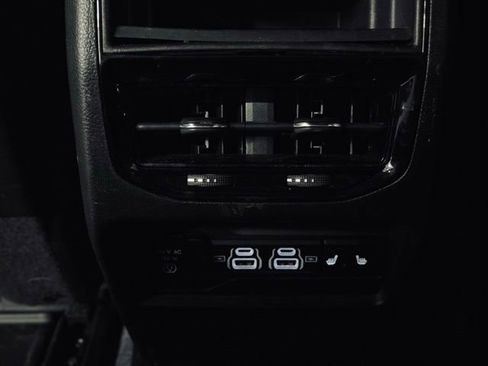 Used 2022 Jeep Grand Cherokee Overland AWD/4WD image 24