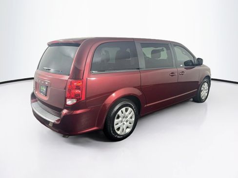Used 2018 Dodge Grand Caravan SE FWD image 9