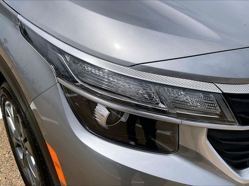 Certified 2026 Kia Seltos LX FWD image 28