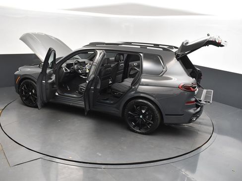 Used 2026 BMW X7 xDrive40i w/ Executive Package AWD/4WD image 2