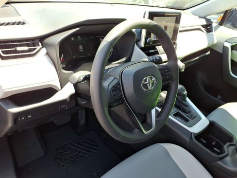 Used 2025 Toyota RAV4 XLE Premium FWD image 9