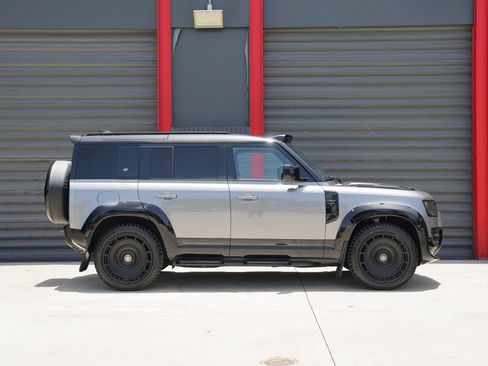 Used 2023 Land Rover Defender 110 X-Dynamic SE AWD/4WD image 6