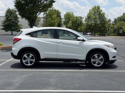 Used 2018 Honda HR-V LX image 8