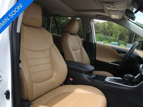 Used 2020 Toyota RAV4 XLE Premium FWD image 6