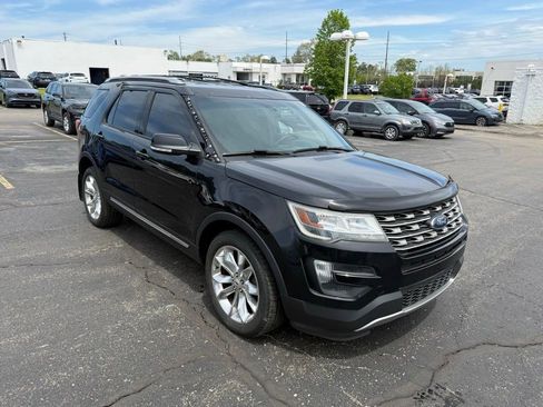 Used 2016 Ford Explorer XLT AWD/4WD image 4