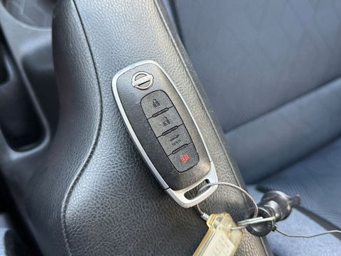 Used 2025 Nissan Versa SV FWD image 21
