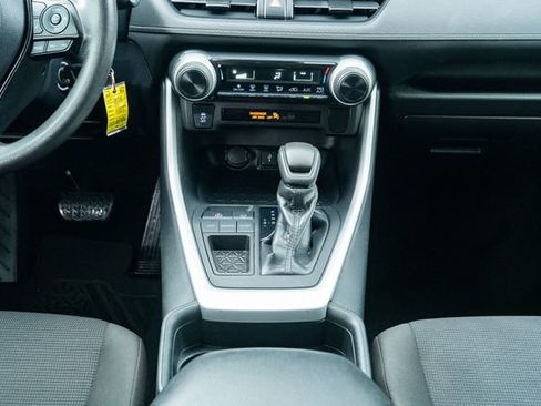 Used 2020 Toyota RAV4 LE FWD image 34