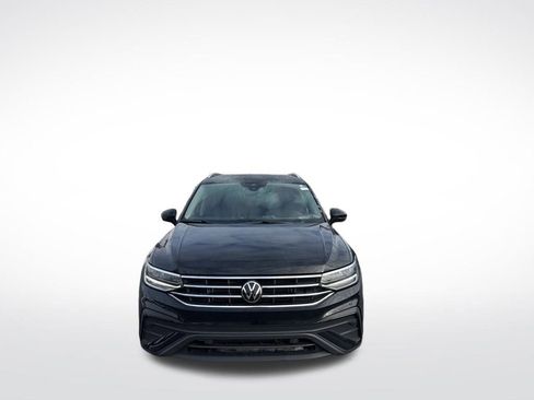 Used 2024 Volkswagen Tiguan SE image 8