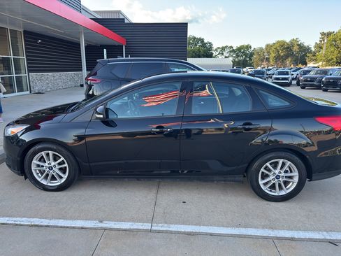 Used 2018 Ford Focus SE w/ Cold Weather Package FWD image 7
