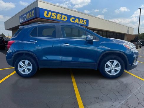 Used 2020 Chevrolet Trax LT w/ Sun & Sound Package AWD/4WD image 2