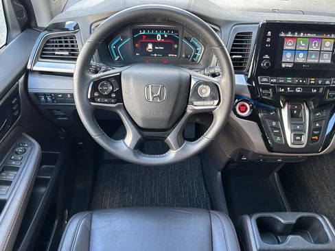 Used 2023 Honda Odyssey Touring image 11