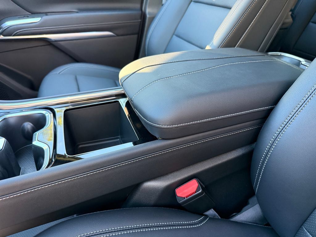 New 2027 Chevrolet Traverse LT w/ Driver Confidence Package FWD image 22
