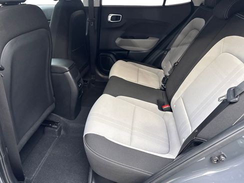Used 2025 Hyundai Venue SEL FWD image 32