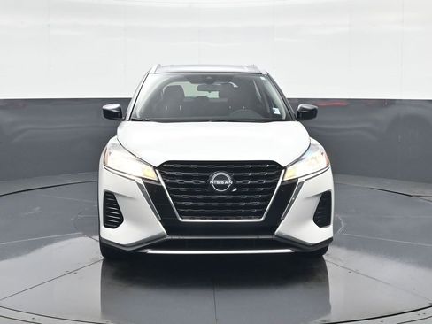 Used 2024 Nissan Kicks SV image 2
