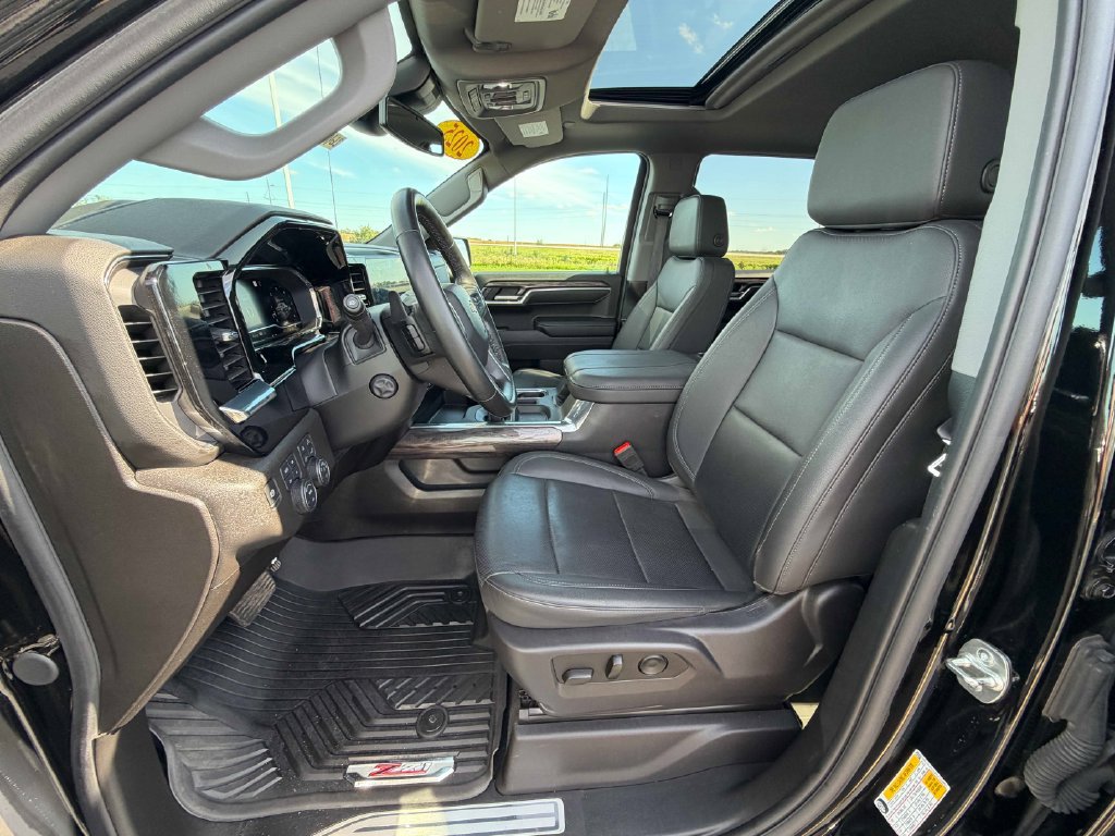 Used 2025 Chevrolet Silverado 1500 LTZ w/ LTZ Premium Package AWD/4WD image 18