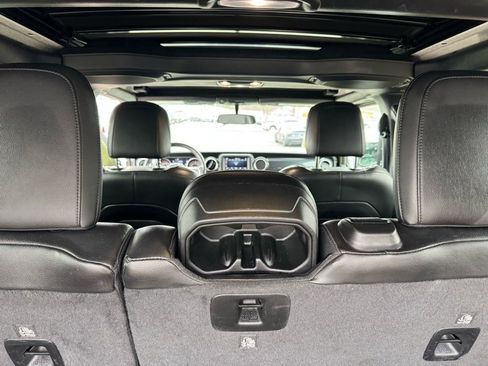 Used 2021 Jeep Wrangler Unlimited Sahara image 32