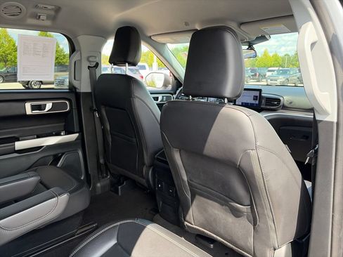 Used 2024 Ford Explorer XLT w/ Equipment Group 202A AWD/4WD image 29