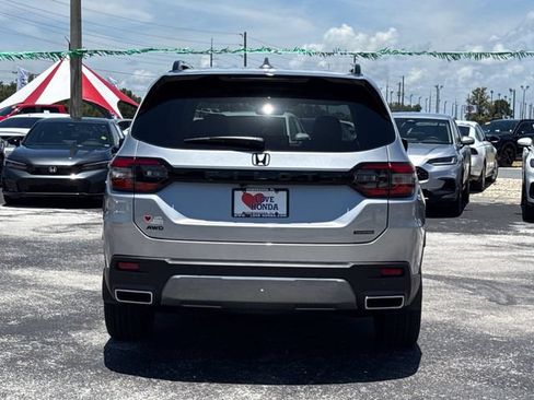 New 2026 Honda Pilot Touring image 7