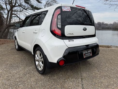 Used 2016 Kia Soul + image 8