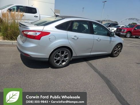 Used 2014 Ford Focus SE w/ Equipment Group 201A FWD image 12