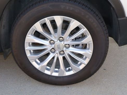 Used 2024 Cadillac XT4 Luxury w/ Cold Weather Package FWD image 29