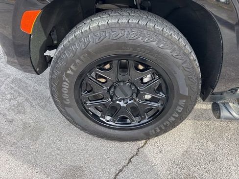 Used 2023 Chevrolet Suburban Z71 w/ Z71 Off-Road Package image 18