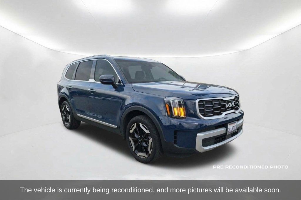 Used 2024 Kia Telluride S w/ S Sunroof Package FWD image 3