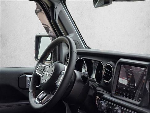 Used 2022 Jeep Wrangler Unlimited Sahara AWD/4WD image 14