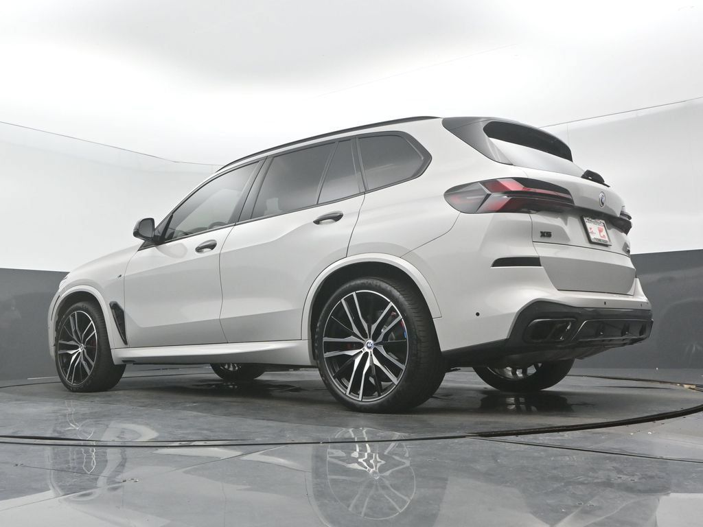 Used 2022 BMW X5 M50i w/ Executive Package AWD/4WD image 32