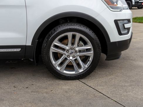 Used 2017 Ford Explorer XLT w/ Equipment Group 202A image 37