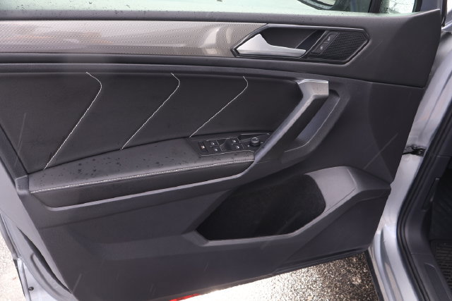 Certified 2023 Volkswagen Tiguan SE w/ Panoramic Sunroof Package FWD image 11