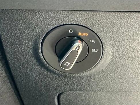 New 2026 Volkswagen Taos SE FWD image 27