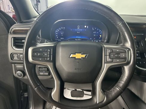 Used 2022 Chevrolet Suburban Premier w/ Premium Package RWD image 5