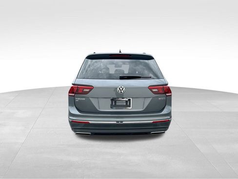 Used 2021 Volkswagen Tiguan SE w/ Panoramic Sunroof Package image 7