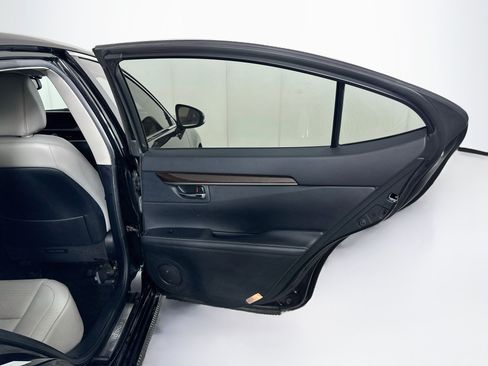 Used 2014 Lexus ES 350 w/ Luxury Package FWD image 30