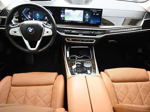 Used 2024 BMW X7 xDrive40i w/ Climate Comfort Package AWD/4WD image 11