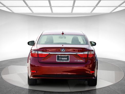 Used 2014 Lexus ES 300h w/ Luxury Package w/Bamboo Trim image 3