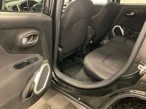 Used 2018 Jeep Renegade Latitude w/ Cold Weather Group image 25