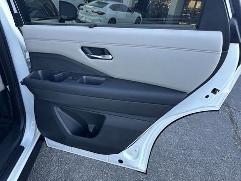 Used 2022 Nissan Pathfinder SL w/ Cargo Package image 18