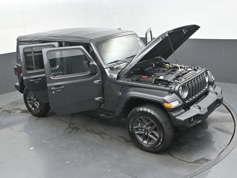 Used 2025 Jeep Wrangler Unlimited Sport AWD/4WD image 32