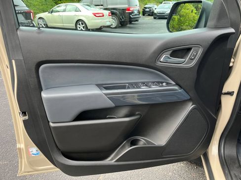 Used 2021 Chevrolet Colorado Z71 AWD/4WD image 18