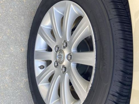 Used 2010 Chrysler Sebring Limited FWD image 9