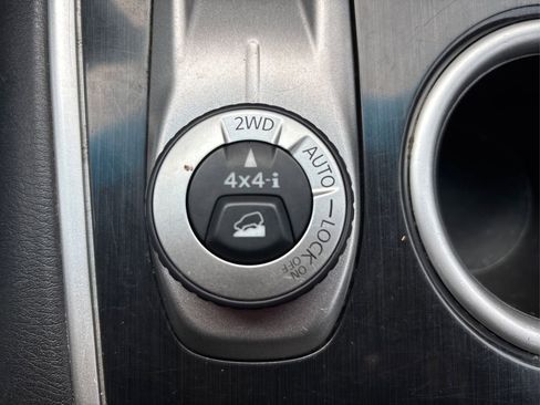 Used 2016 Nissan Pathfinder SV image 30