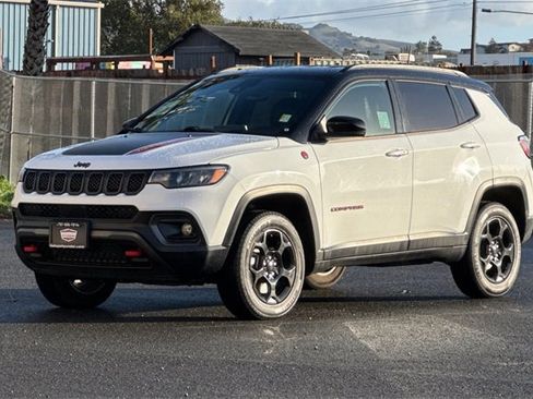 Used 2024 Jeep Compass Trailhawk image 11
