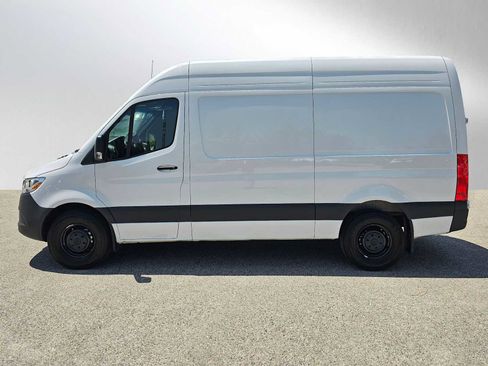 Used 2025 Mercedes-Benz Sprinter 2500 image 7