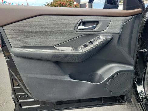 Used 2023 Nissan Rogue SV FWD image 21