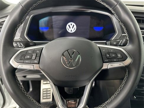 Used 2023 Volkswagen Tiguan SE R-Line image 21